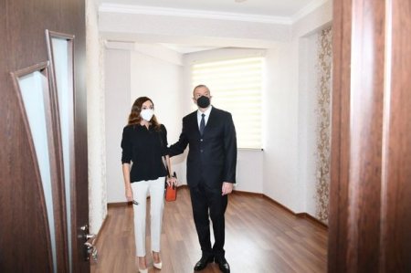 İlham Əliyev və Mehriban Əliyeva Buzovnada yataqxana binasının açılışında - FOTO