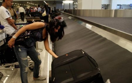 Sərnişinin çantasından çıxanlar POLİSİ ŞOKA SALDI - Hava limanı təxliyə edildi / FOTO