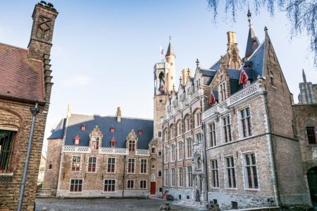 Belçikanın Qrutus sarayı yenidən öz qapılarını ziyarətçilərə açıb