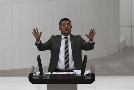 Türkiyədə parlamentdə deputatlar arasında gərginlik - FOTO