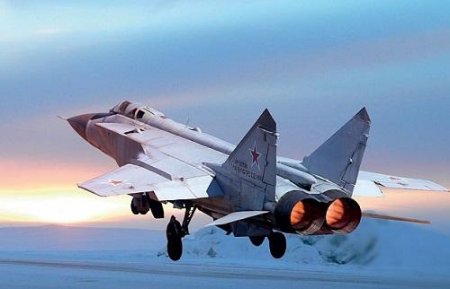 Rus MiQ-31-in pilotu F-16-ya belə “salam” verdi – Video