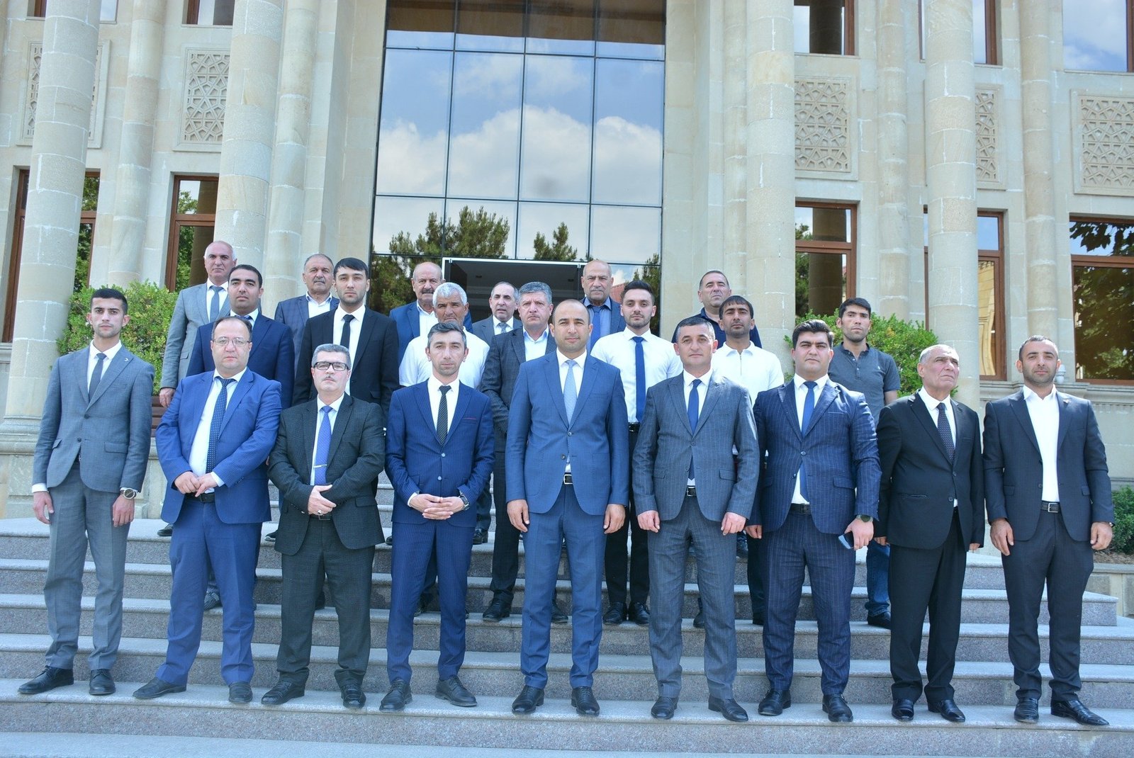 Torpağa və insana xidmət edən rəhbər – Əhəd Əzizov Torpağa və insana xidmət edən rəhbər – Əhəd Əzizov